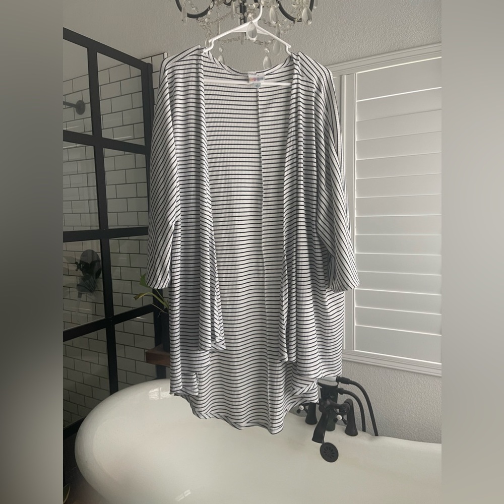 Luluroe Lindsay Kimono Size L (18-22)